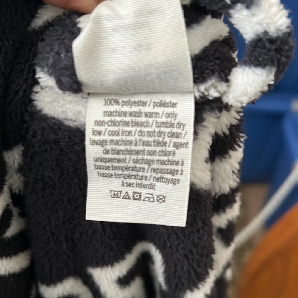 (Sold) V/s PINK robe - Picture 7 of 14